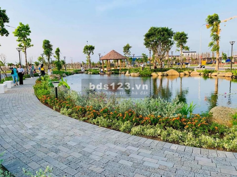 Cần bán đất KDC The Sol City cạnh chợ Hưng Long, Bình Chánh. Giá 2,979 tỷ. Chiết khấu nóng 320tr. Ngân hàng hỗ trợ 65%. SĐT 0915929127