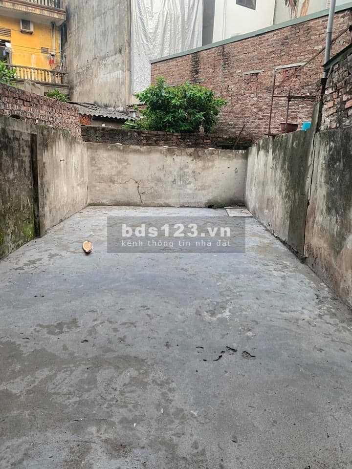Bán 81m2 đất Long Biên, tặng 40m2 đất làm sân vườn, sổ sẵn, dễ giao dịch