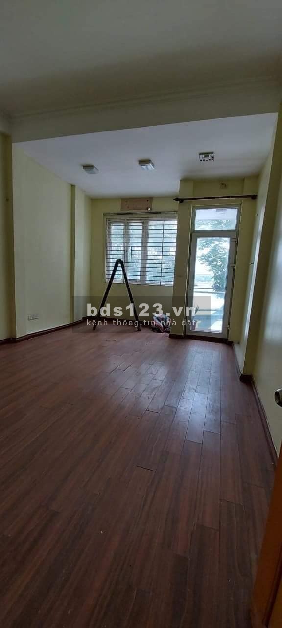 Mặt hồ Hoàng Cầu hưởng trọn 2 bên vỉa hè vị trí vàng, mặt tiền đẹp, kinh doanh đỉnh