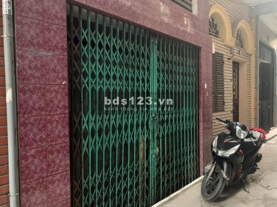 Bán 81m2 đất Long Biên, tặng 40m2 đất làm sân vườn, sổ sẵn, dễ giao dịch