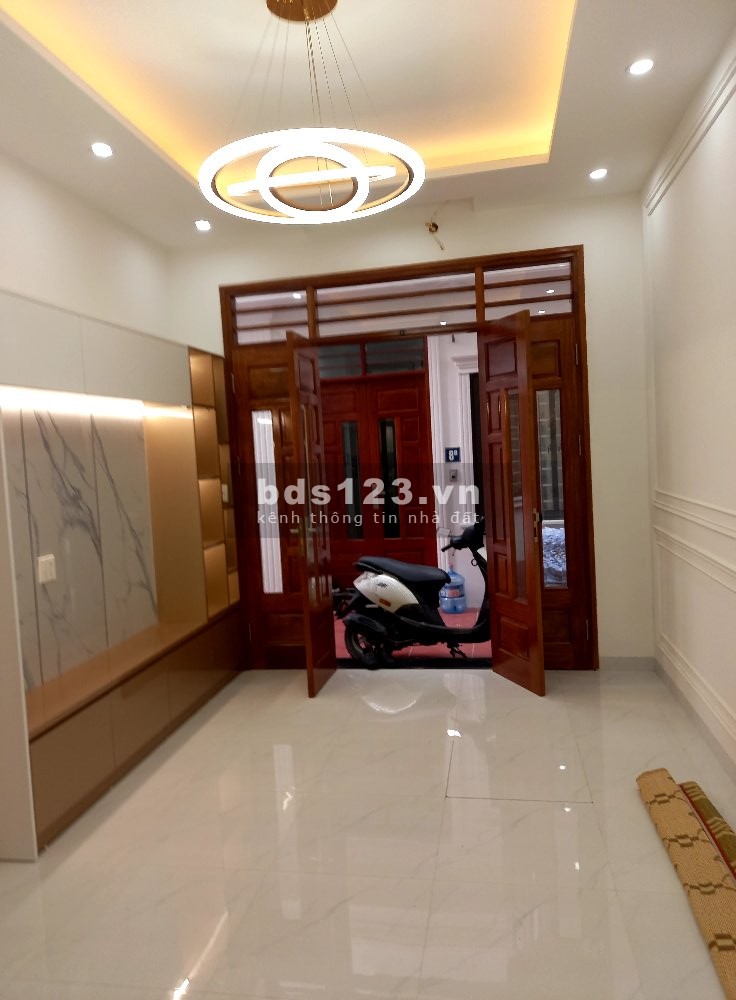 Chính chủ bán nhà đẹp chia lô, hai căn liền kề. Nhà mới đẹp long lanh, hiện đại, 175 Lạc Long Quân.