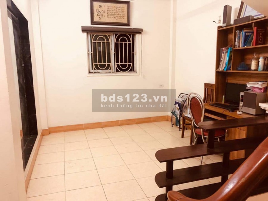 Bán nhà Lĩnh Nam Hoàng Mai, ô tô 50m, diện tích 32m giá chỉ 2.4 tỷ