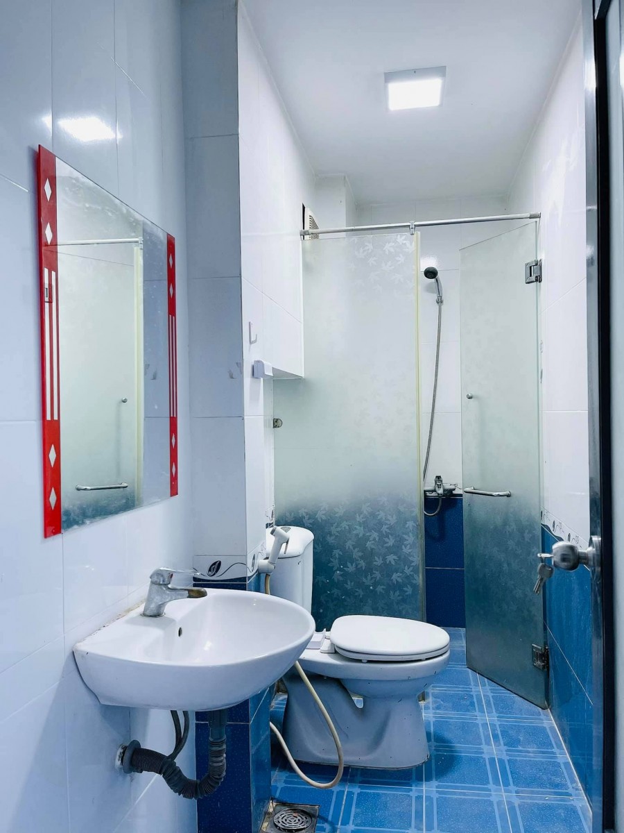 Bán gấp nhà 90 m2, Mặt tiền đường 15m, Khu dân cư Tên Lửa - Bình Tân, 4 tầng kiên cố giá chỉ 8.3 tỷ