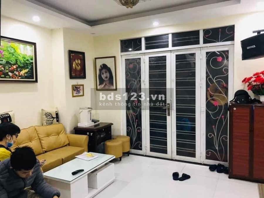 Bán gấp nhà Trương Định. Giá rẻ nội thất đẹp dt 43m2 giá 2,6 tỷ có thương lượng