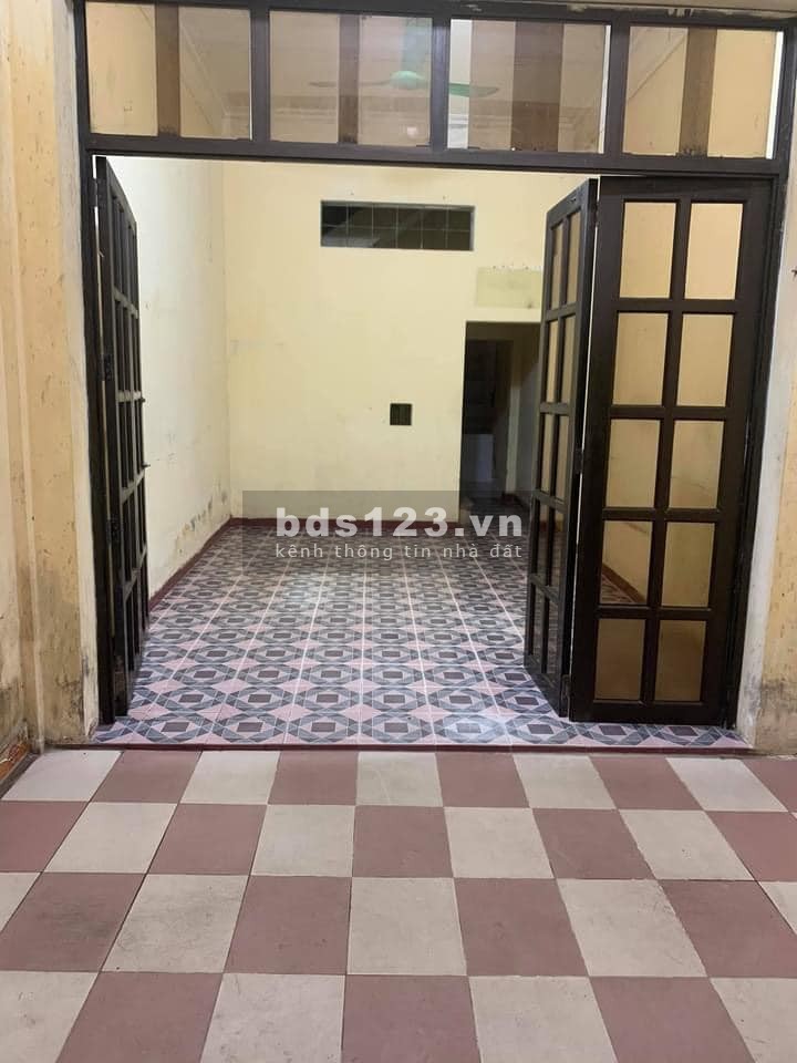 Bán 81m2 đất Long Biên, tặng 40m2 đất làm sân vườn, sổ sẵn, dễ giao dịch