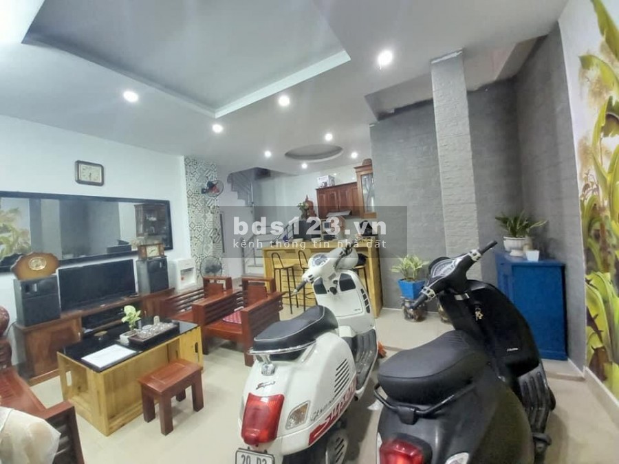 Bán Nhà Ngõ Chợ Khâm Thiên diện tích 40m2, 4 tầng giá 3.5 tỷ Đống Đa