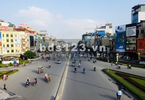 Một nhà ra đường Giải Phóng, 2 mặt thoáng, full nội thất, ô chờ thang máy, ở kết hợp kinh doanh Vip