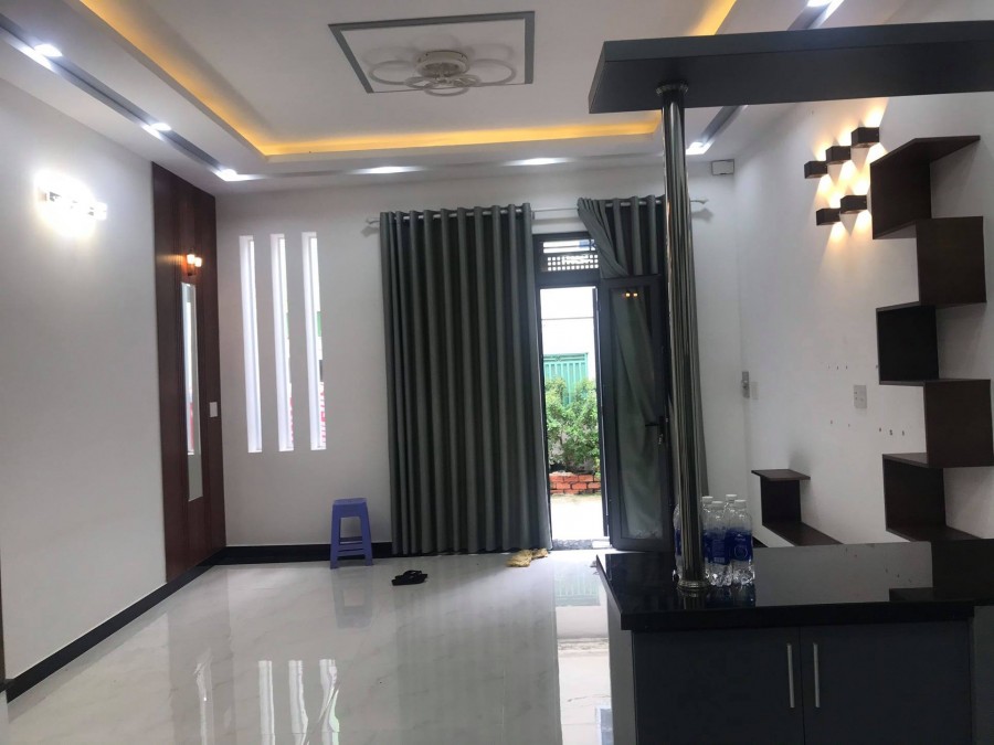 Nhà mới xây cực kỳ đẹp và chắc chắn – cần bán vì con đi du học.