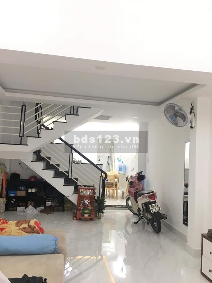 Bán nhà đường Nguyễn Sơn, Tân Phú, 4x13m, 2 tầng, gần BIG C, giá 3.2 tỷ TL