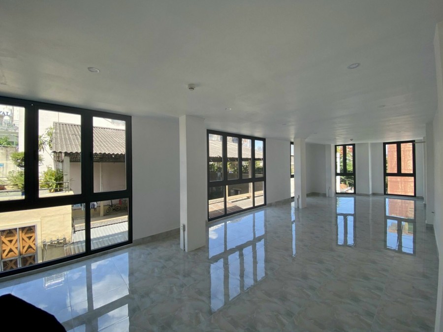 Tòa nhà Kinghome Building có diện tích cho thuê đa dạng 1 Hầm nổi 1 trệt 1 lửng 3 lầu