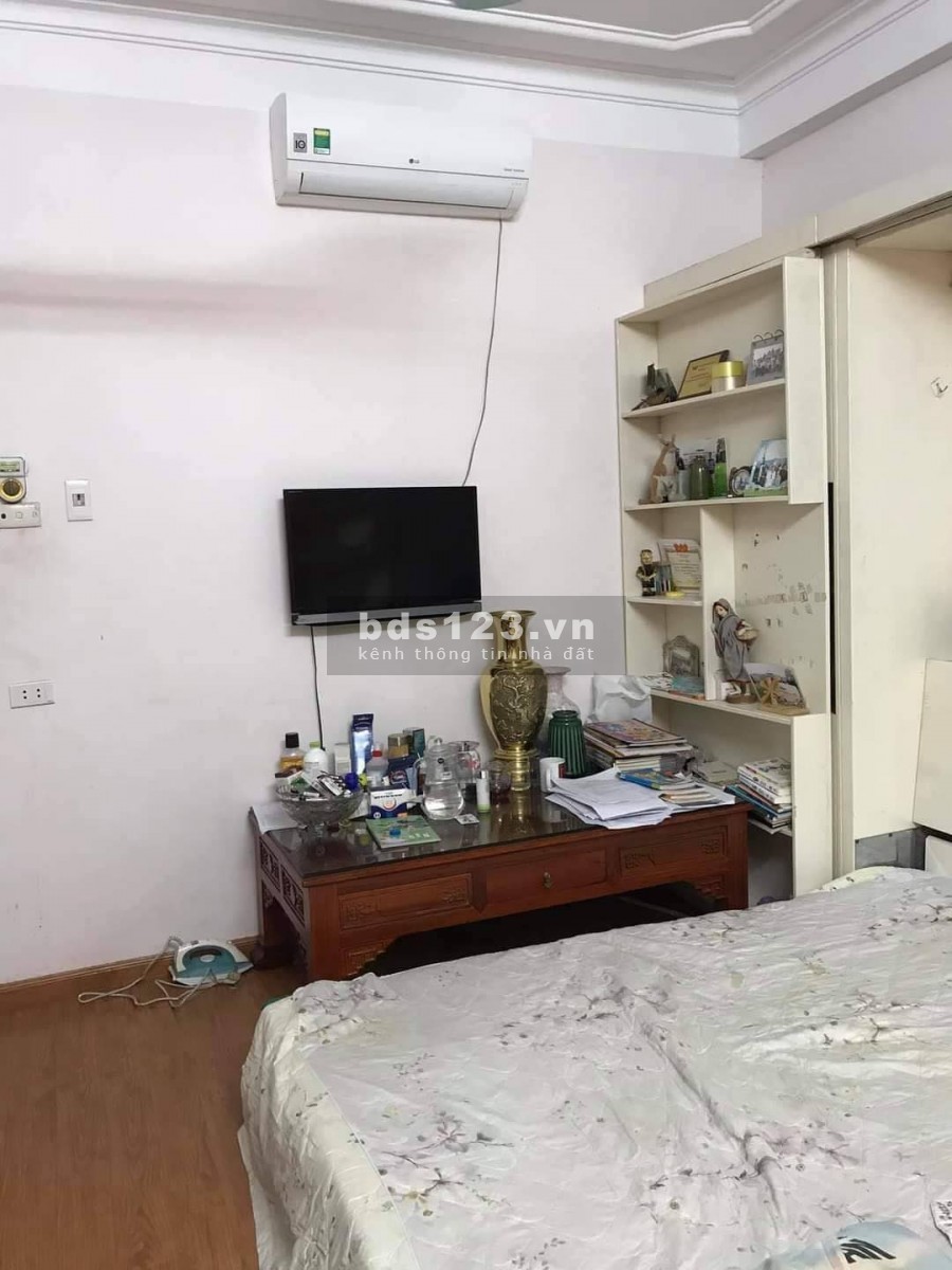 Nhà ngõ to 19 Trần Quang Diệu, tiện kinh doanh,ô tô vào nhà , DT 42m2- 3,5T - MT 4.2m. Giá 11.8 tỷ