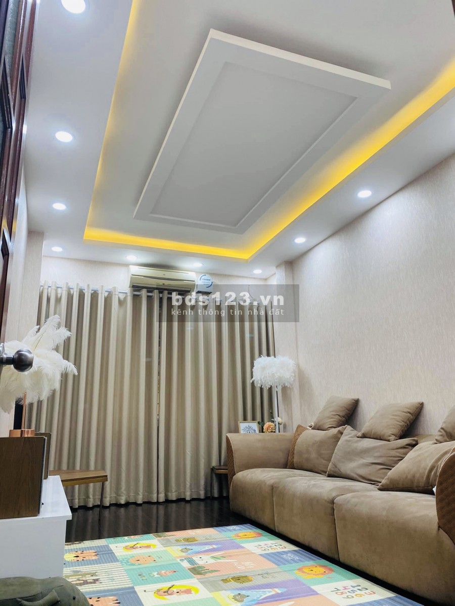Một nhà ra đường Giải Phóng, 2 mặt thoáng, full nội thất, ô chờ thang máy, ở kết hợp kinh doanh Vip