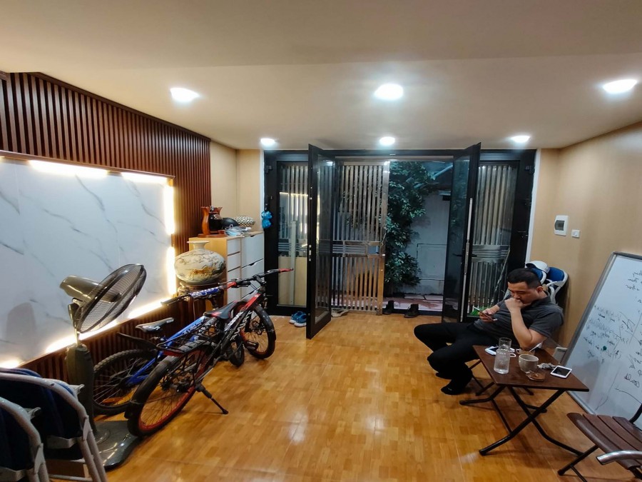 Bán Siêu phẩm 4 tầng mặt phố Kim Mã Ô tô sát cửa gần LOTTE giá hơn 2 tỷ