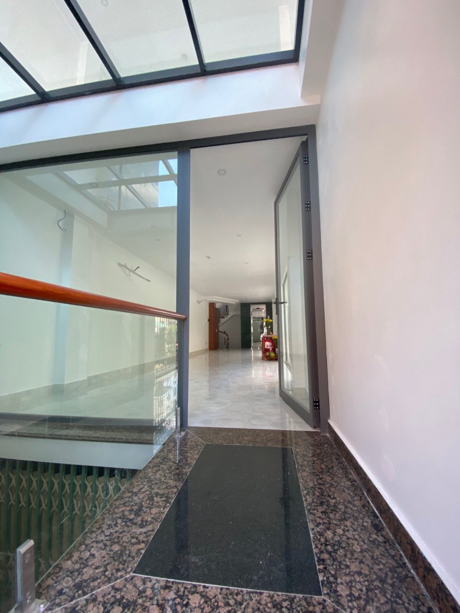 Tòa nhà Kinghome Building có diện tích cho thuê đa dạng 1 Hầm nổi 1 trệt 1 lửng 3 lầu