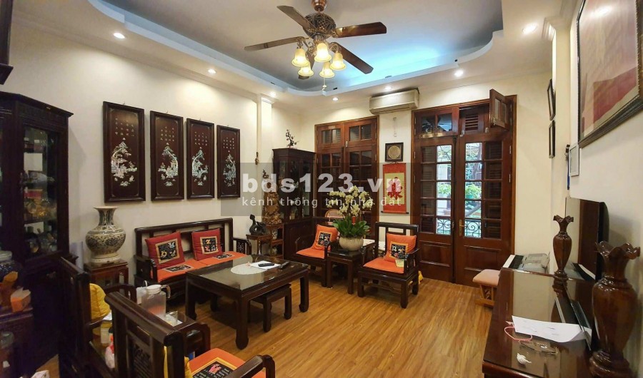 Bán nhà Lạc Long Quân, gara ô tô, 60m2, MT 5m, 11 tỷ, quận Tây Hồ