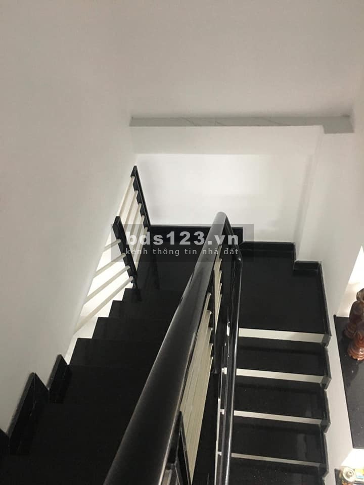 Bán nhà đường Nguyễn Sơn, Tân Phú, 4x13m, 2 tầng, gần BIG C, giá 3.2 tỷ TL