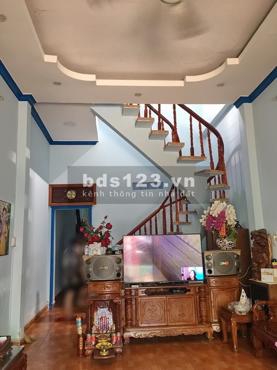 Nhà giá rẻ 1 lầu mặt tiền hẻm Huỳnh Tấn Phát, phường Phú Thuận, Quận 7