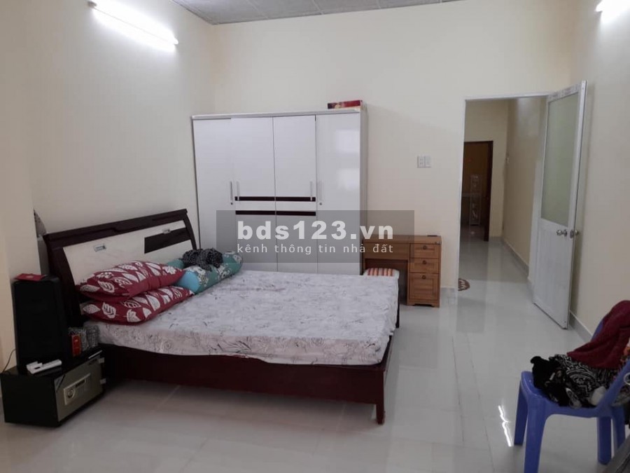 Bán nhà nguyên hẻm xe tải bê tông cốt thép 3 pn, dt 64m2, Quận Tân Phú
