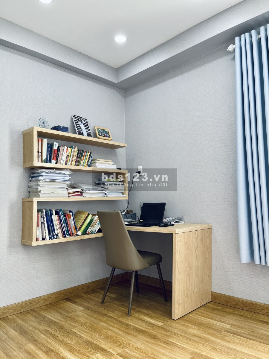 Bán gấp căn hộ Idico Tân Phú, Block C, đầy đủ nội thất, tầng cao, view Đầm Sen & hướng Đông Nam thoáng mát, giá 2,35 tỷ.