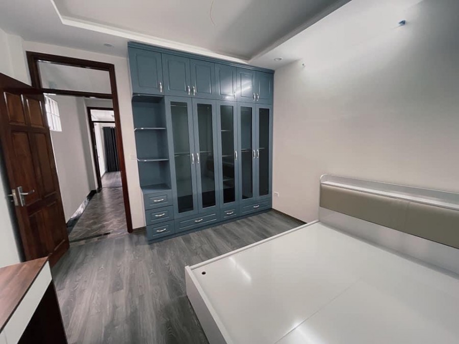 HOÀNG CẦU 55m*4tầng mt5m oto tránh,vỉa hè rộng view hồ hơn 11 tỷ