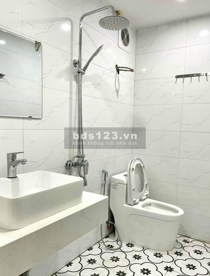 Bán nhà nguyên căn mặt ngõ ngay tại phố Nhân Hoà Quận Thanh Xuân