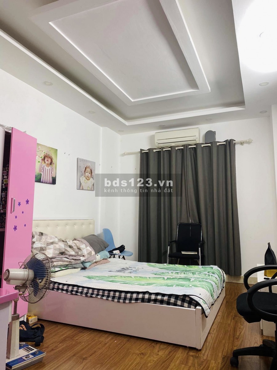 Một nhà ra đường Giải Phóng, 2 mặt thoáng, full nội thất, ô chờ thang máy, ở kết hợp kinh doanh Vip
