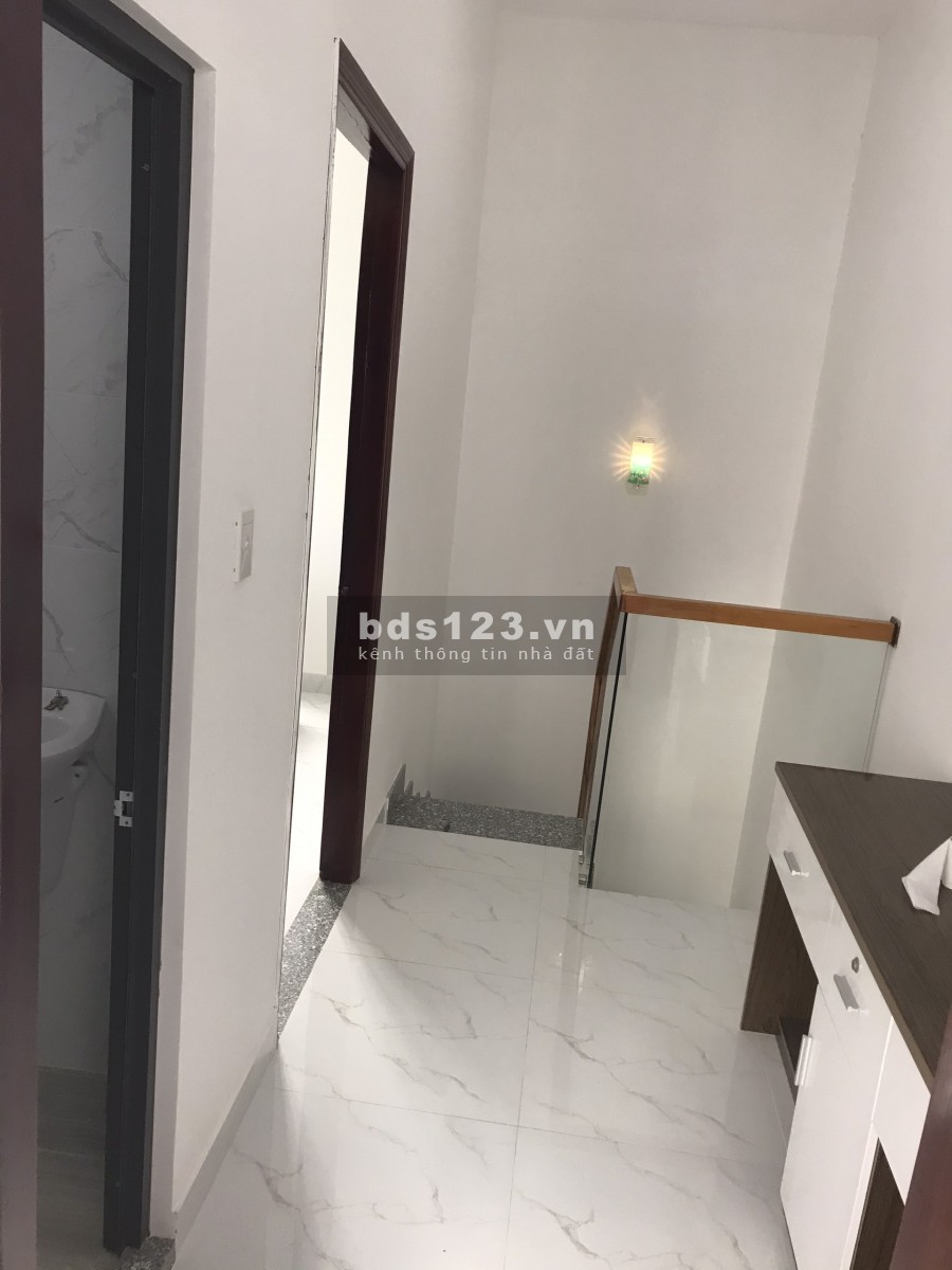 Bán 830 triệu tặng Full nội thất 60 triệu, liên hệ 0386-879-560, có sổ sẵn
