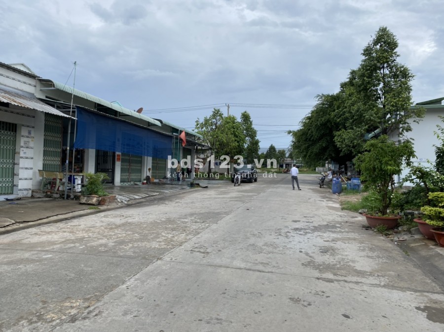 Gia đình cần tiền trả nợ bán gấp 2 dãy nhà trọ tại Mỹ Phước 3, thu nhập 18 triệu/tháng