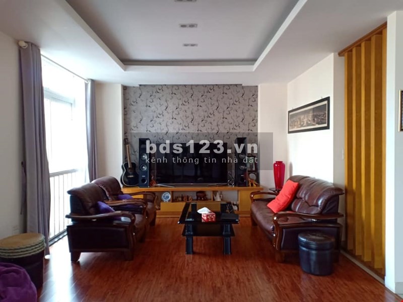 Nhà bán gấp Pháo Đài Láng, diện tích 40m2, mặt tiền 4m, kinh doanh tốt, giá 4 tỷ