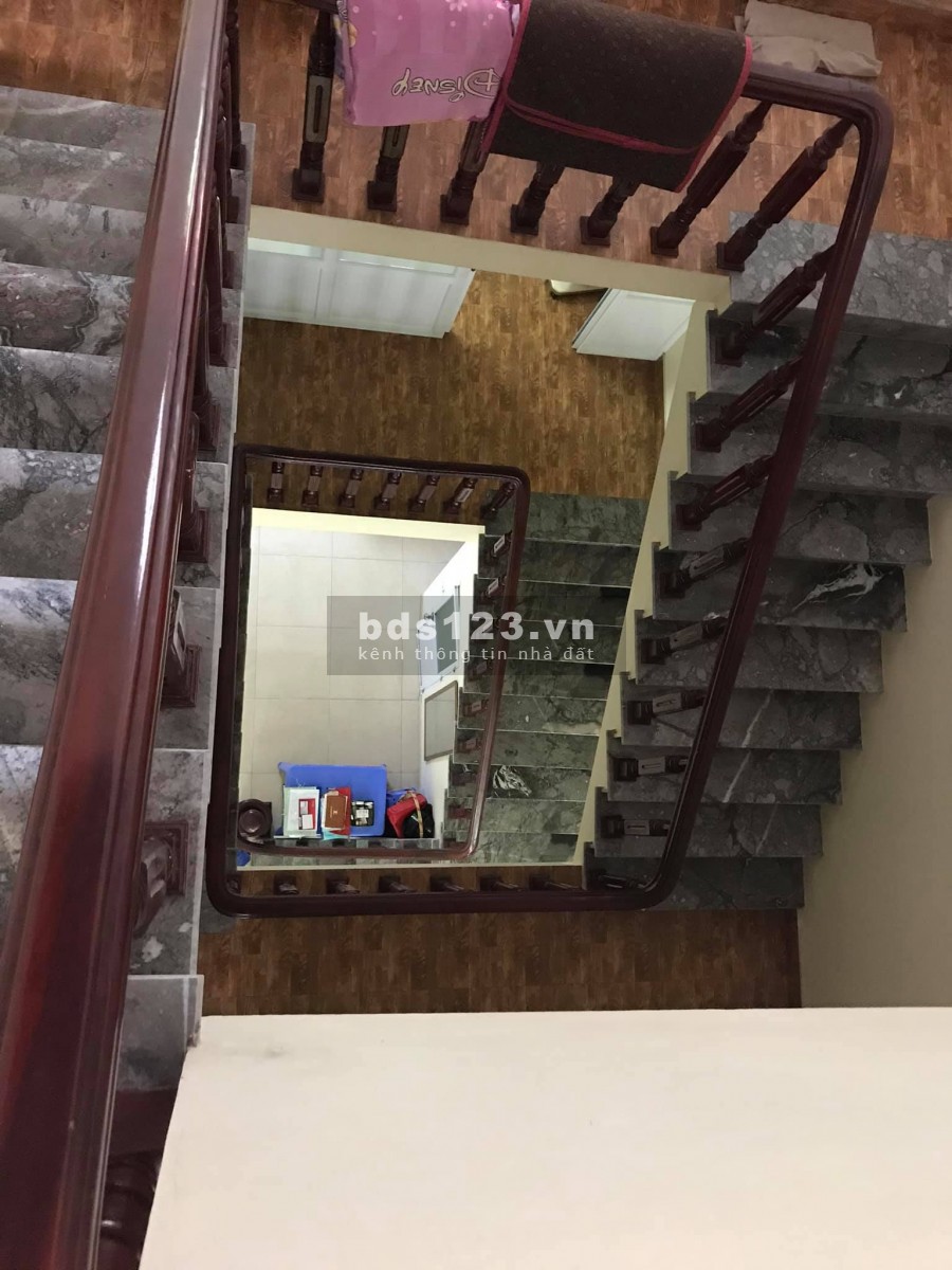 Bán nhà 2 tầng phố Nguyễn Đình Chiểu, TP HD, 58m2, 2 ngủ, mt 4m, đường 10m, gara ô tô