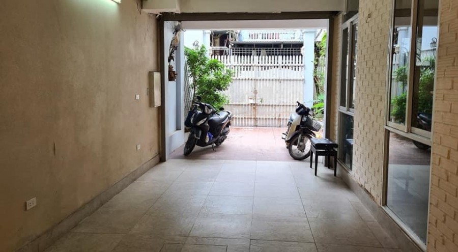 Bán nhà 5 tầng đẹp như khách sạn 5 sao, tặng toàn bộ nội thất ngoại nhập tại Long Biên