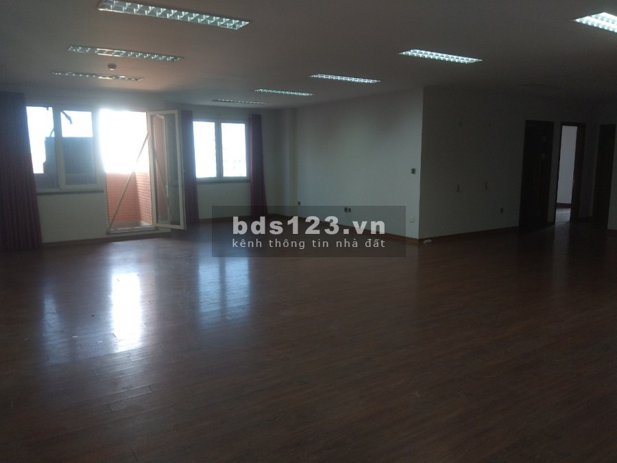 Bán căn góc penthouse 245,5m2 tại CT2B Nghĩa Đô view nhìn sang hồ Starlake