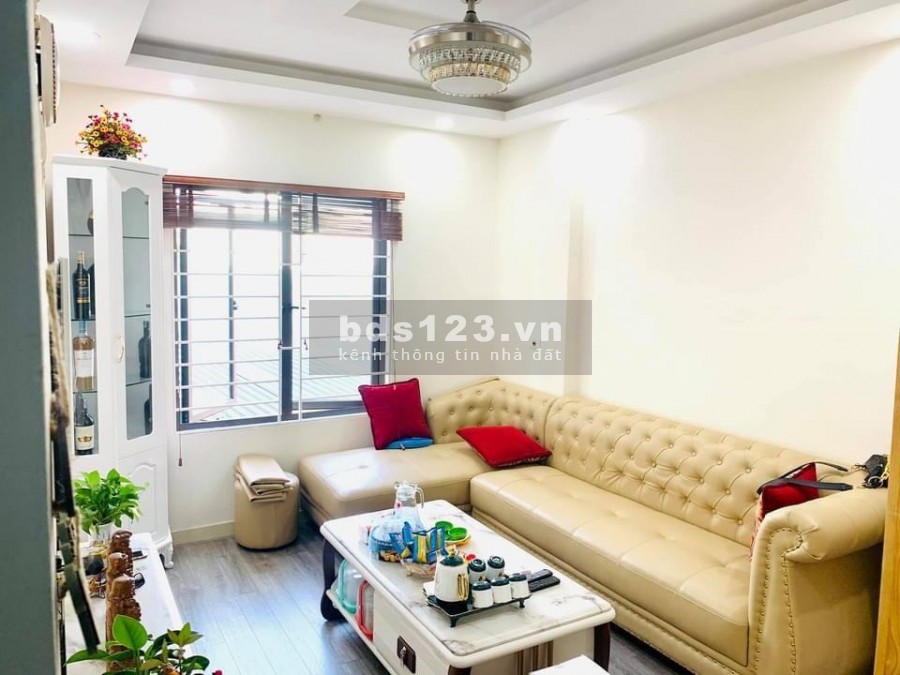 Bán nhà nội thất full đẹp 35m2 - 6,5m mặt tiền 4 tầng, cửa Đông, đường rộng, giá 2.9 tỷ