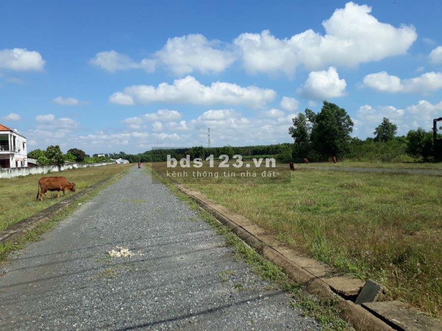 Đất nền biệt thự Long Phước 545m2 giá 2.1 tỷ, mặt tiền đường Bàu Cạn dẫn vào cổng số 3 sân bay LT.