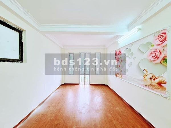 Bán Nha Lĩnh Nam Vĩnh Hưng vị trí đắc địa diện tích: 30m2 giá bán: 3 tỉ