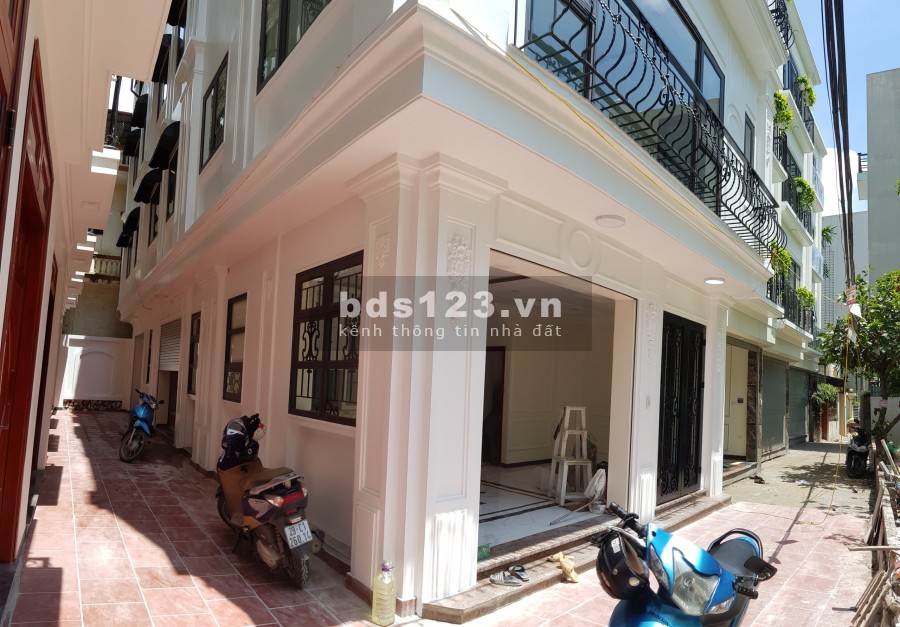 Bán nhà phố Trạm, 5 tầng, trước nhà gần 3m, cách đường ô tô tránh 20m