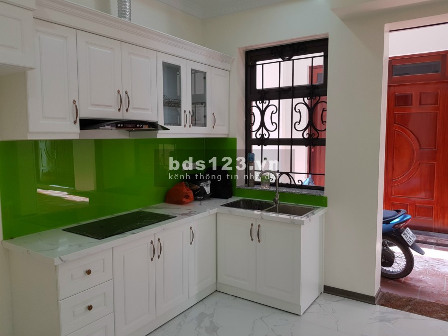 Bán nhà phố Trạm, 5 tầng, trước nhà gần 3m, cách đường ô tô tránh 20m