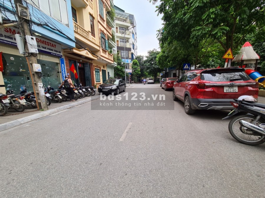 Cho thuê nhà riêng Phố Phạm Tuấn Tài: DT60m2x 4 tầng, thang máy,đường ô tô tránh nhau