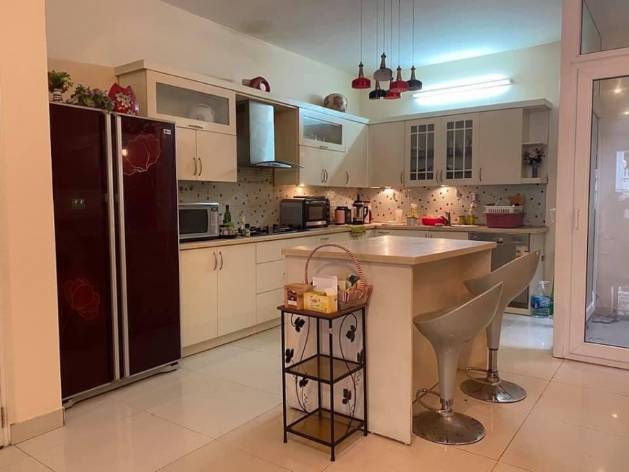 Bán nhà 5 tầng đẹp như khách sạn 5 sao, tặng toàn bộ nội thất ngoại nhập tại Long Biên