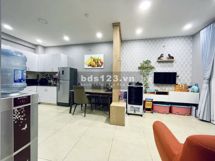 Bán gấp căn hộ Idico Tân Phú, Block C, đầy đủ nội thất, tầng cao, view Đầm Sen & hướng Đông Nam thoáng mát, giá 2,35 tỷ.