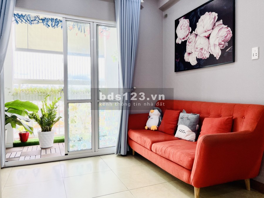 Bán gấp căn hộ Idico Tân Phú, Block C, đầy đủ nội thất, tầng cao, view Đầm Sen & hướng Đông Nam thoáng mát, giá 2,35 tỷ.