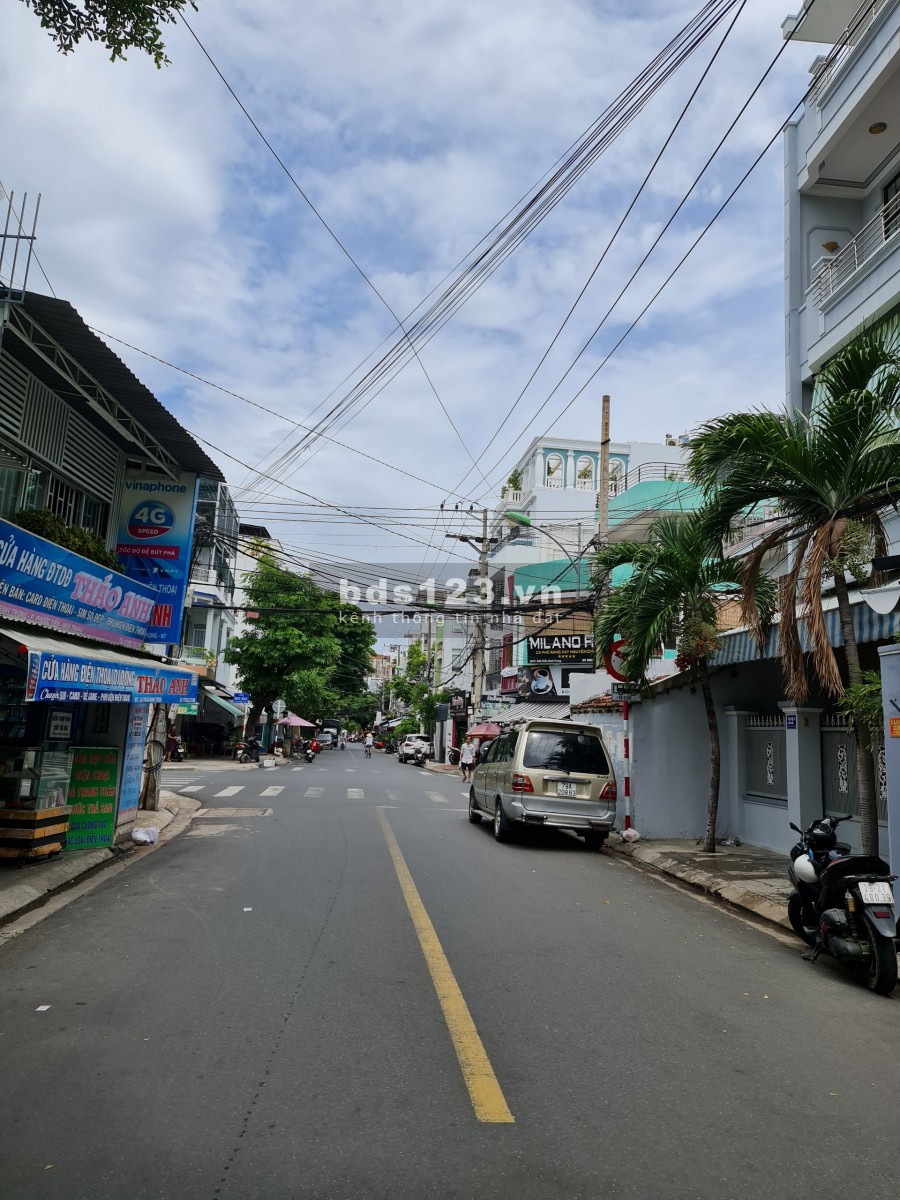 Bán nhà mặt tiền Trần Bình Trọng, p. Phước Tiến, tp. Nha Trang ngang 5.3 m.