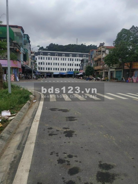 Nhà mặt phố 4 tầng Shophouse Kim Tân, mt 5m, sổ đỏ chính chủ sổ từng nền, bàn giao ngay