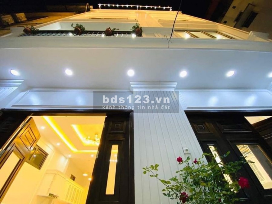 Bán nhà nguyên căn 10m ra phố Tam Khương, ngõ 3 gác tặng nội thất
