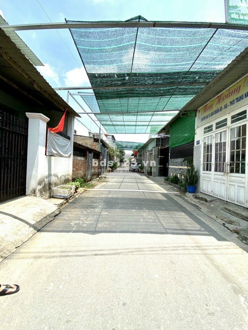 Đất ngã tư Vũng Tàu Long Bình Tân sổ riêng thổ cư 1350/65m2 đường 6m