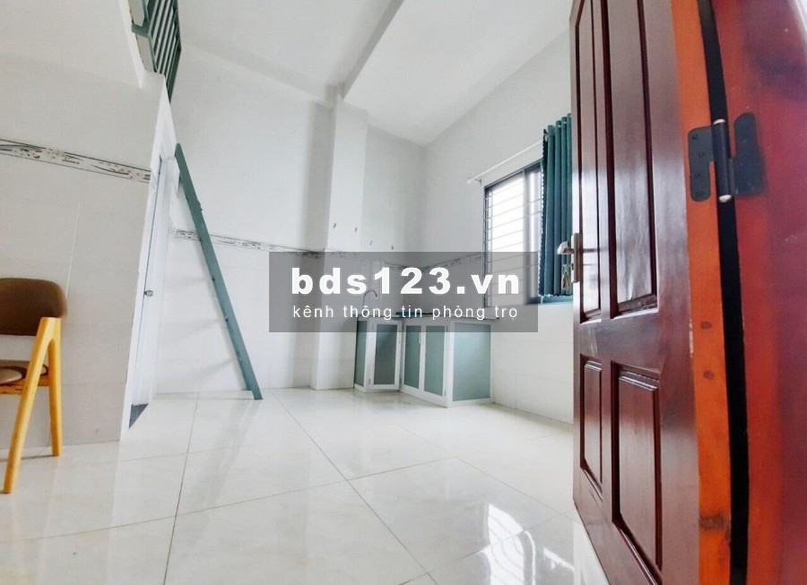 Phòng có gác 30m2 có máy lạnh Lê Trọng Tấn gần ngã tư Gò Mây