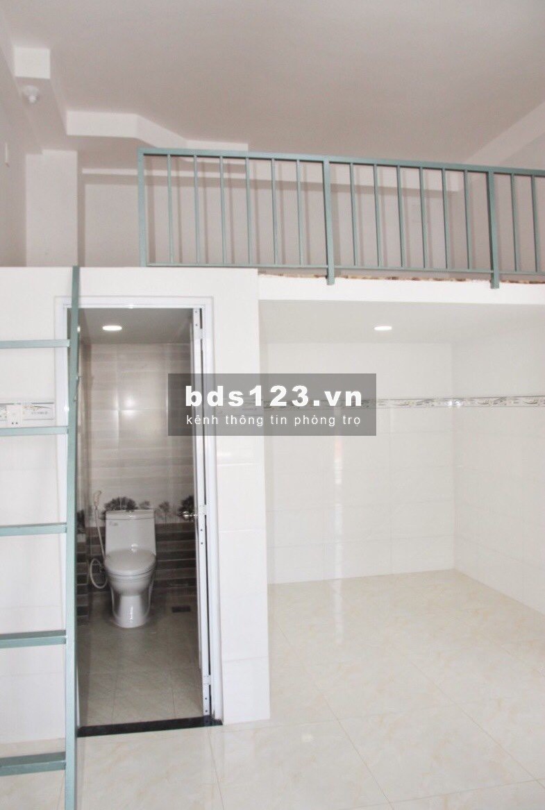 Phòng có gác 30m2 có máy lạnh Lê Trọng Tấn gần ngã tư Gò Mây