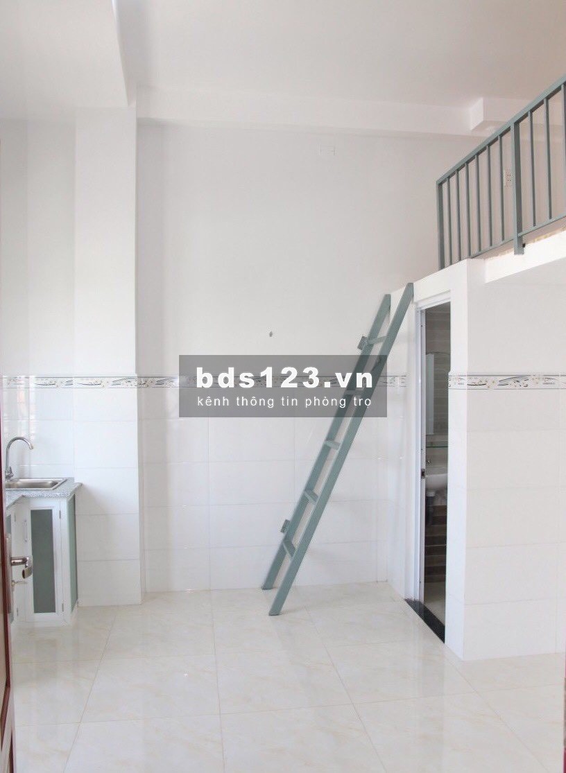 Phòng có gác 30m2 có máy lạnh Lê Trọng Tấn gần ngã tư Gò Mây