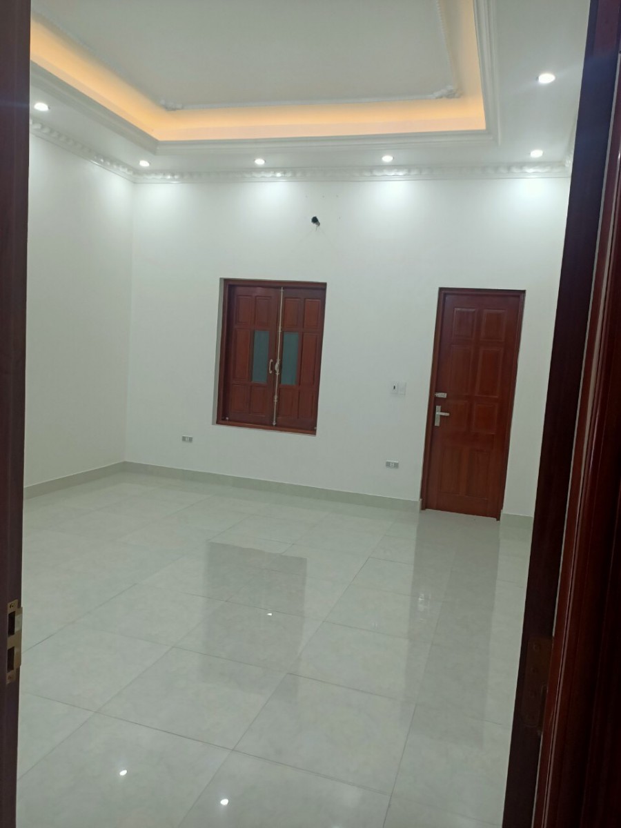 Vợ chồng tôi cần bán nhà 5 tầng sổ đỏ riêng đường Thanh Đàm Hoàng Mai HN giá 2.1 tỷ