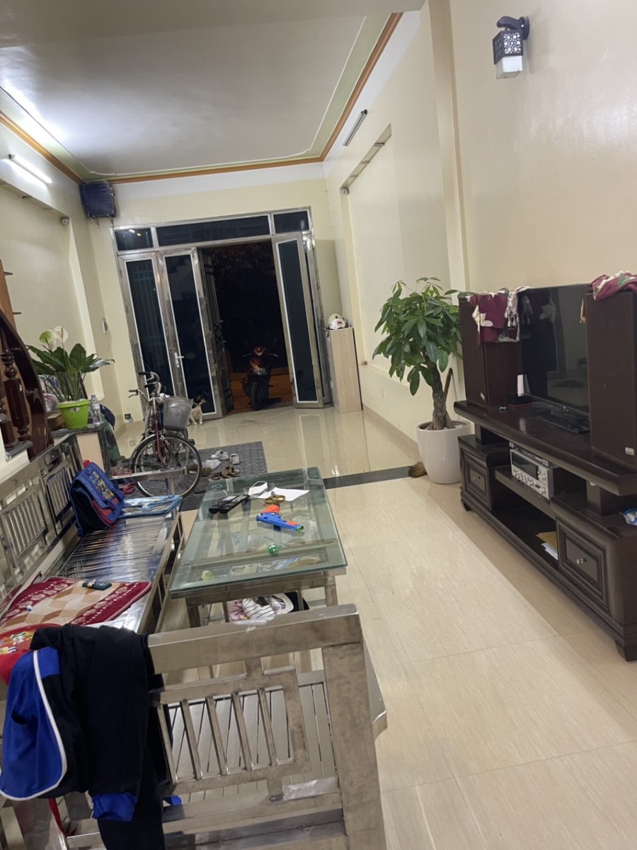 Vợ chồng tôi cần bán nhà 5 tầng sổ đỏ riêng đường Thanh Đàm Hoàng Mai HN giá 2.1 tỷ